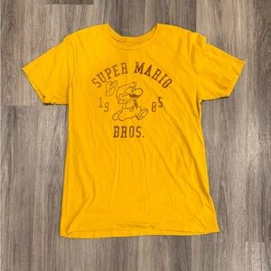 Nintendo Super Mario Bros. Graphic Tee - Yellow
